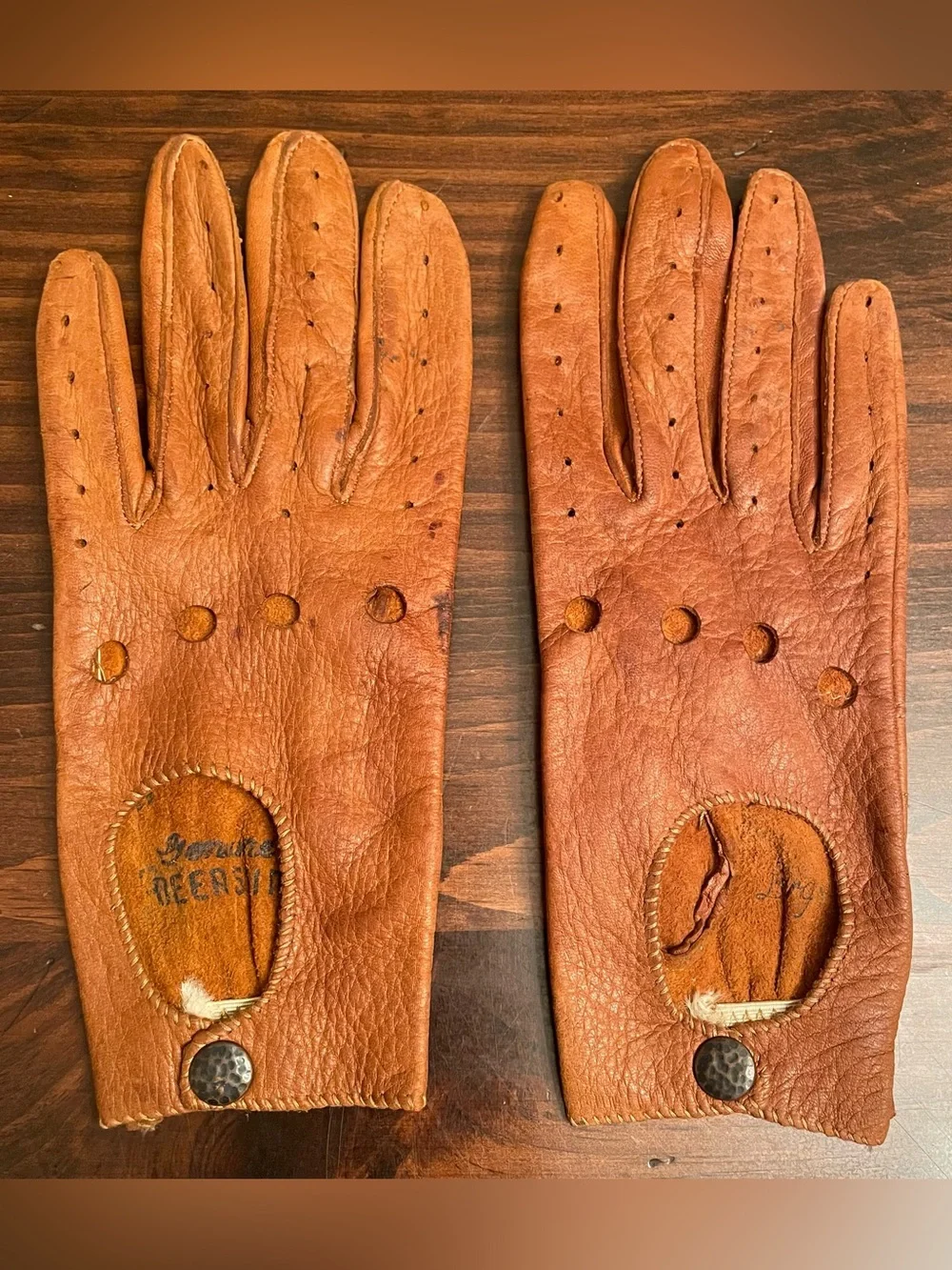 Vintage Genuine Deerskin Leather Driving Gloves - Women’s Large (1960’s)